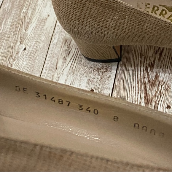 SALVATORE FERRAGAMO Nude Beige Textured Leather Low Heel Pumps Size 8 AAAA - Picture 10 of 15